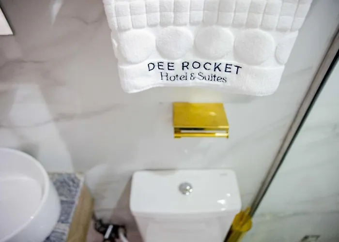 Dee Rocket Hotel & Lounge