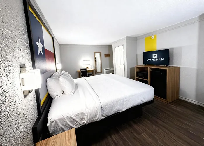 Super 8 By Wyndham Nacogdoches Near University