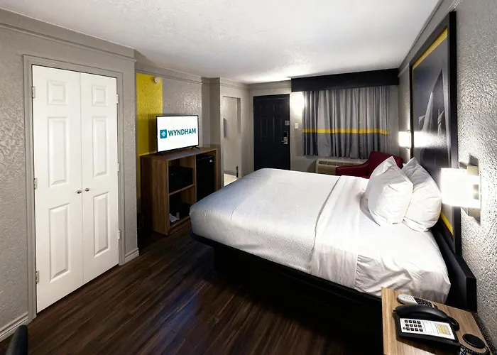 Super 8 By Wyndham Nacogdoches Near University