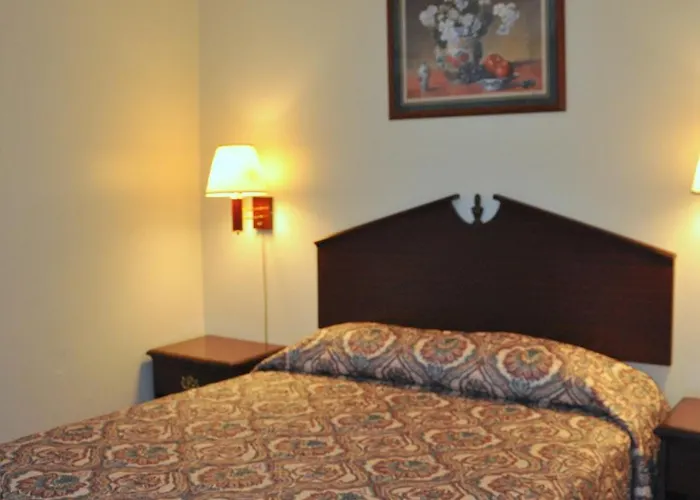 Merrimac Inn And Suite