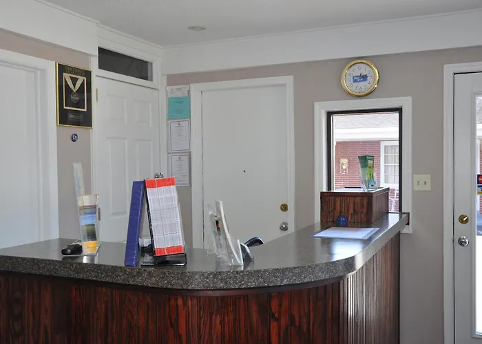 Merrimac Inn And Suite