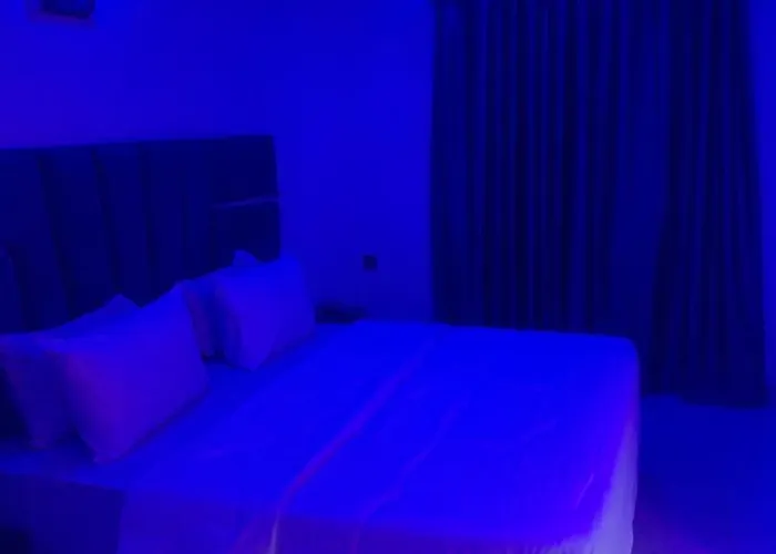 02 Hotel And Suites