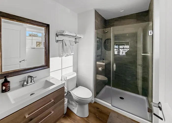 Daniella'S Suites
