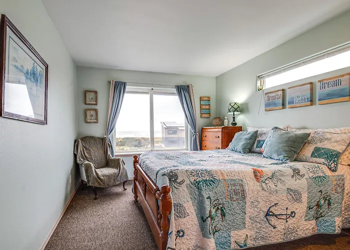 Walk To Beach! Pet-Friendly Westport Home W/ Views