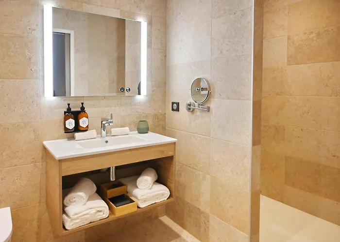 Walnut Bistro & Suites