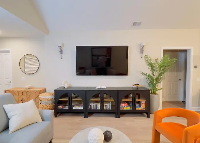 3Br Beach House | Fire Pit & Bar | Steps To Beach