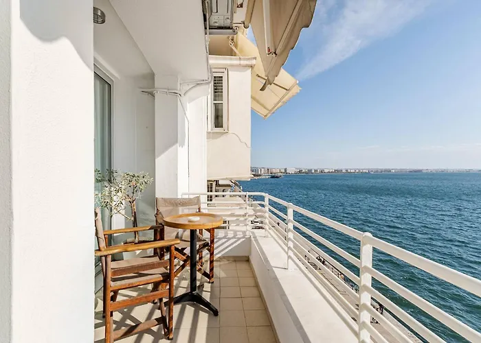 Baobloom Horizon - Seafront Apartment In The Heart Of Thessaloniki