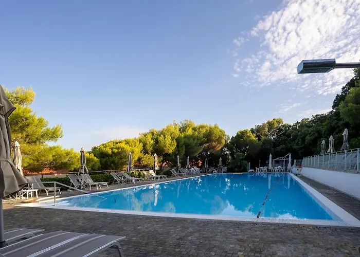 Appartamento in Residence con Piscina e Baia Privata