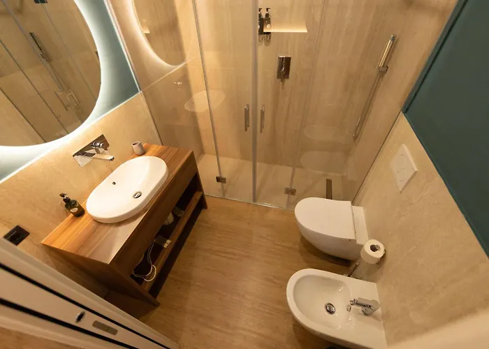 Moody Smart & Comfy Hotel