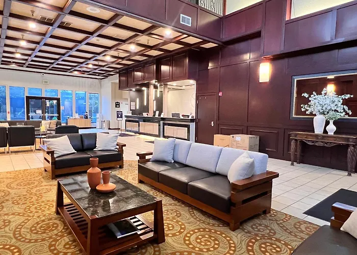 Ramada By Wyndham Tukwila Southcenter