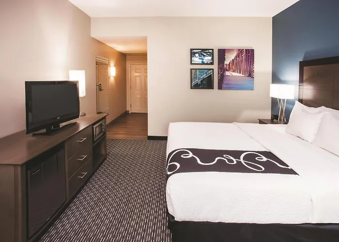 La Quinta Inn & Suites By Wyndham Chicago Downtown