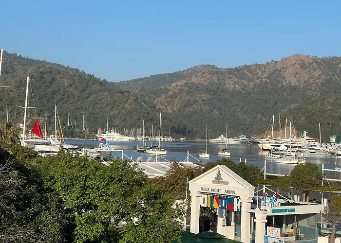 Dedeminn Marina Hotel