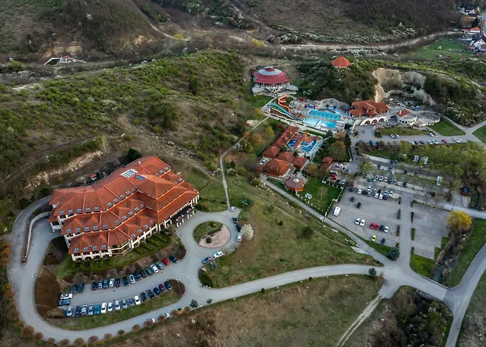 Hotel Cascade Resort & Spa