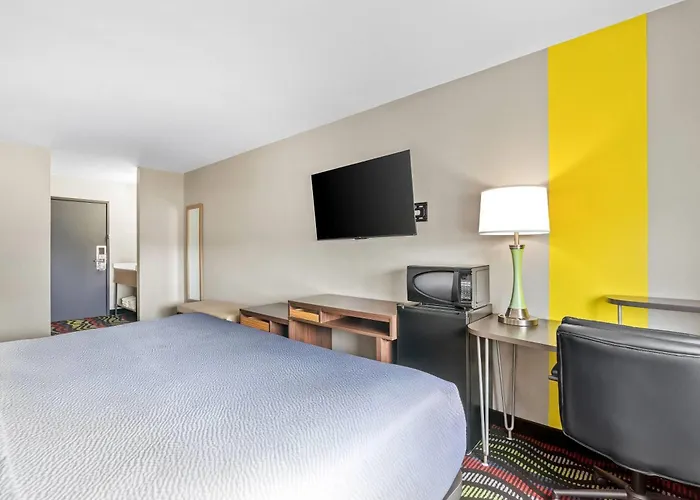 Super 8 By Wyndham Farmington