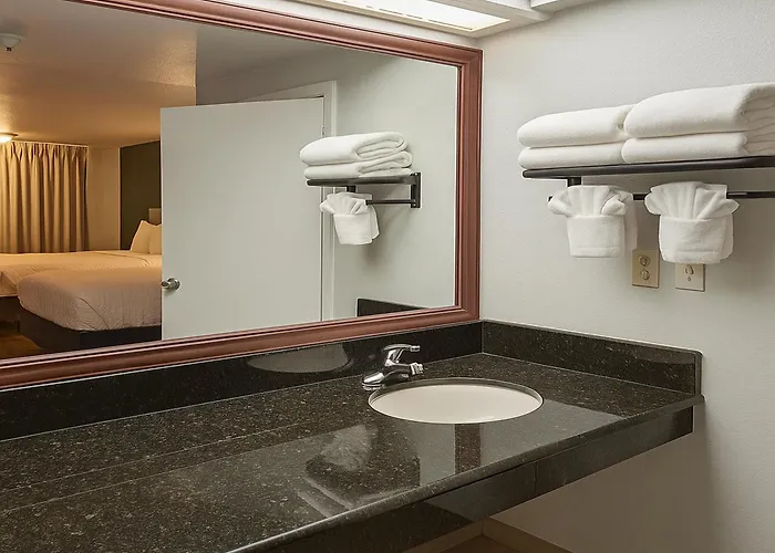 Rancho San Diego Inn & Suites