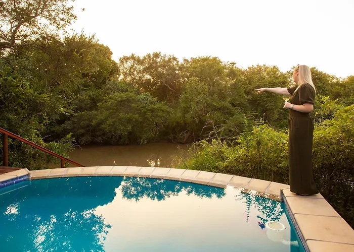 Kingfisher Creek Safari Lodge