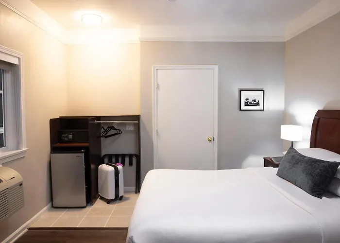 The Hotel Hollywood