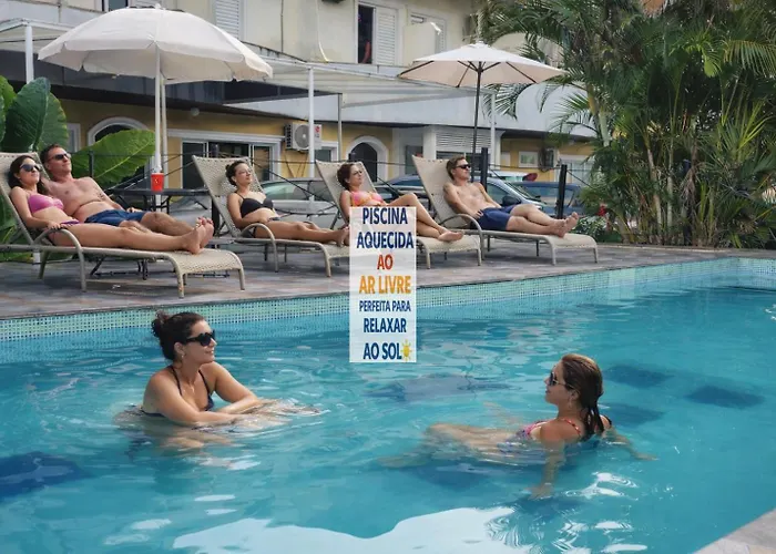Hotel Pousada Iracemar, 60m da Praia da Enseada, Piscina Aquecida ao Ar Livre para Relaxar em Qualquer Estação, Café da Manhã, Estacionamento, Recepção 24h, Aproveite o Mar, Passeios e Atividades Náuticas a 100 metros