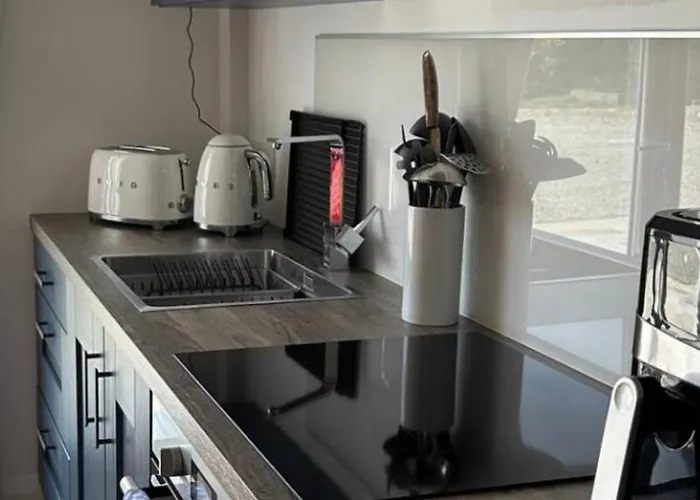 Forest Path Apartment Quiet Countryside Retreat With Sauna, Sleeps 4