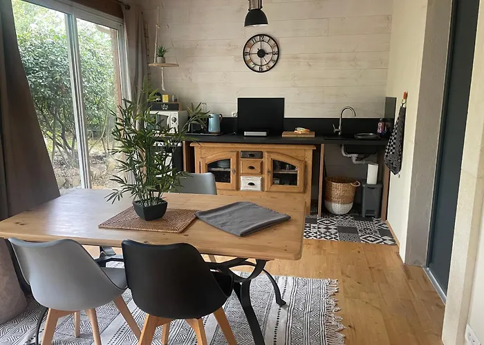 La Chambre Haute, Spa Et Jardin Exterieur A Nimes