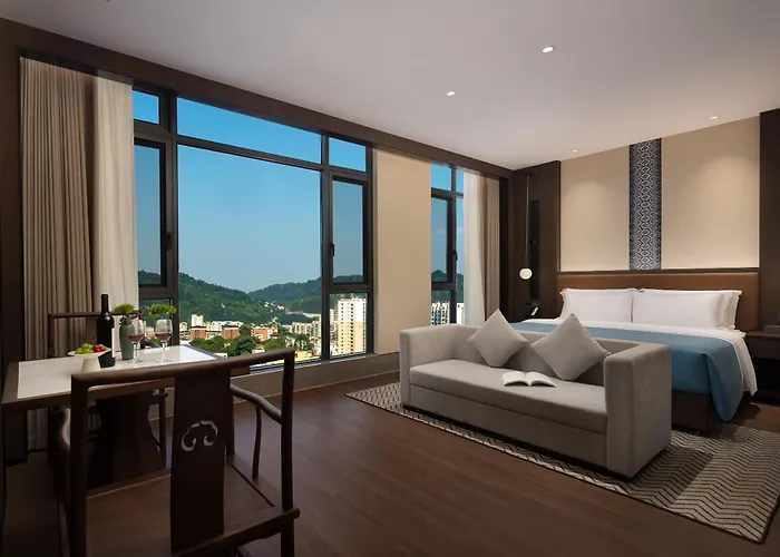 Phoenix Sky Pool Hotel-Newly Opened 2026 Free Pick-Up Service Rooftop Infinity Pool Kids Playground On-Site Cafe Near Fenghuang Scenic Area