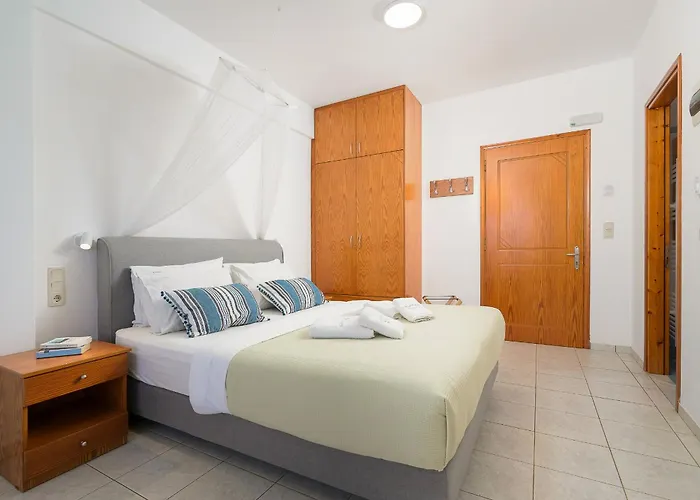 Finikas Studios & Apartments - Kalamaki Holidays