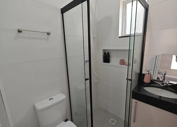Apartamento no Centro de Mongaguá, perto da praia e com ar condicionado !