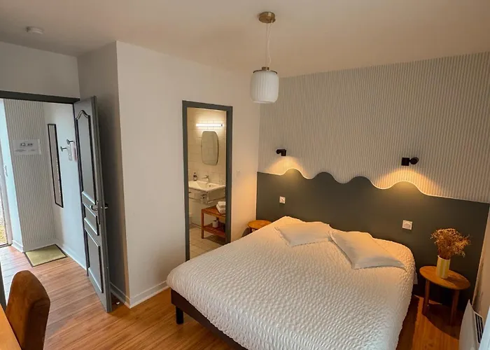 Hotel Les Voisins Beaucemaine