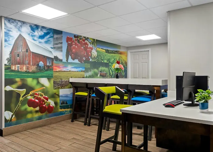 Red Roof Inn & Suites Tomah