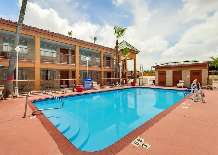 Econo Lodge Inn & Suites Eagle Pass
