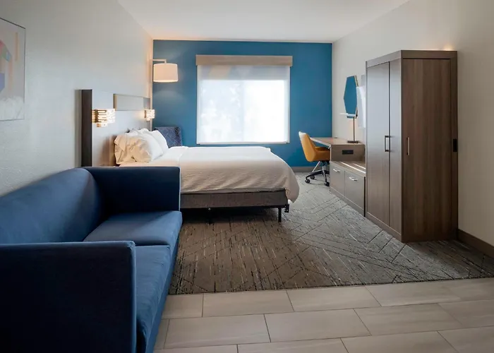 Holiday Inn Express Hotel & Suites Fort Atkinson By Ihg