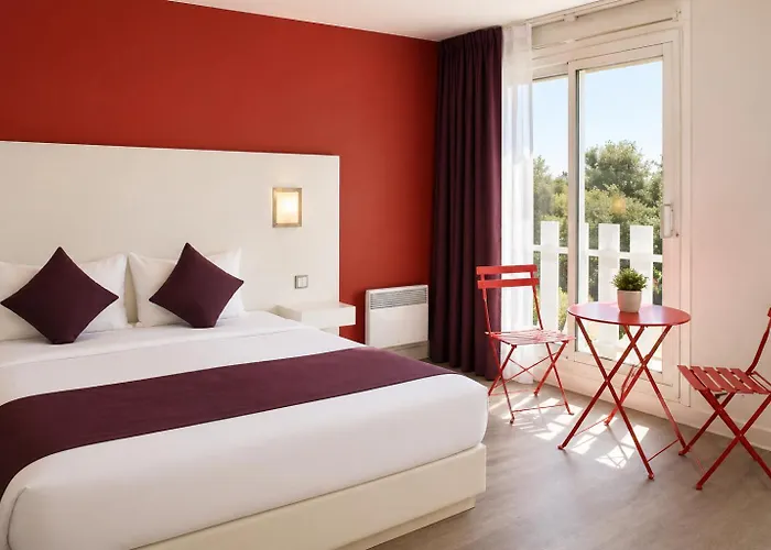 Logis Latitude Ouest Hotel Restaurant & Spa
