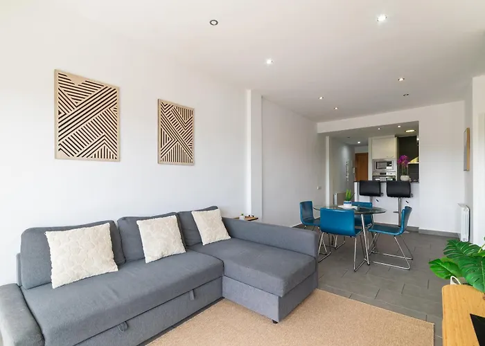 Cosy Well Situed Apartment With Sea View
