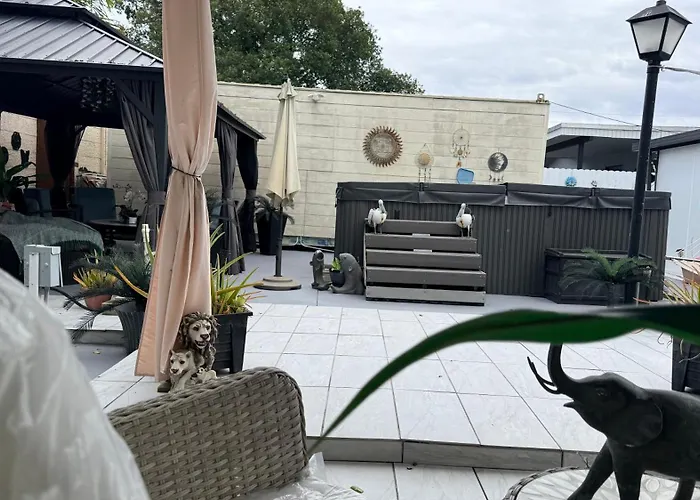 Tiny Place W Private Hot Jacuzzi 7 Min To Miami International Airport