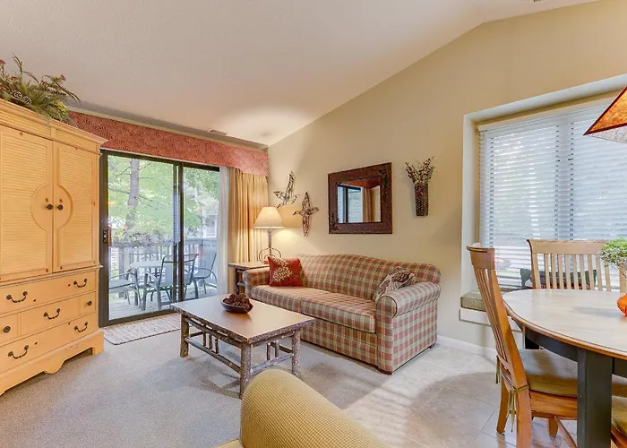 Cozy Country Lakeside Condo 5705