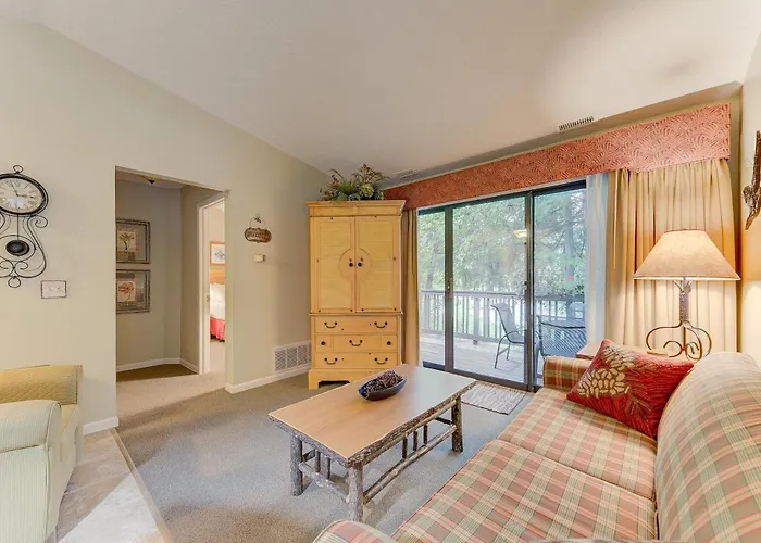 Cozy Country Lakeside Condo 5705