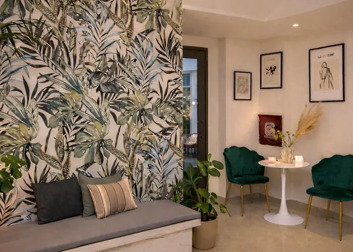 Lunar Hotel Modern Boutique