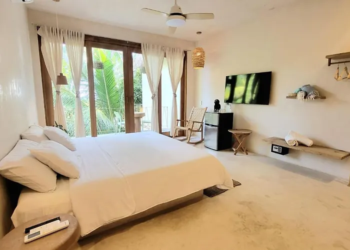 Yam Hotel