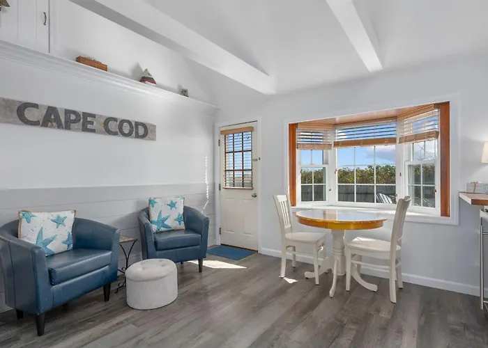 Serenity - Cozy Beachfront Charm Awaits