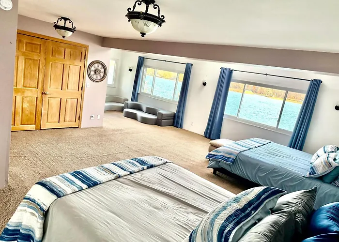 Lakefront Paradise With 7 Beds - Fishing - Swimming
