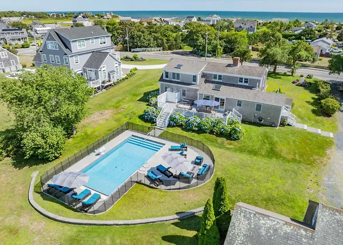 Coastal Escape: Pool, Pet-Friendly Near Beach