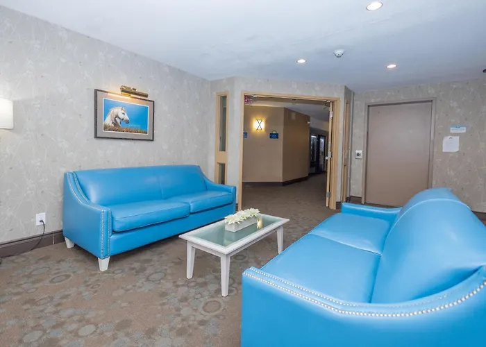 Days Inn & Suites By Wyndham Brandon