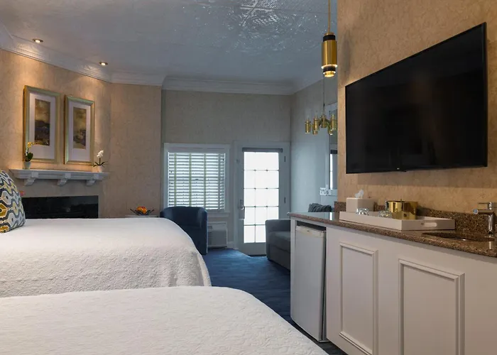 Chateau Inn And Suites