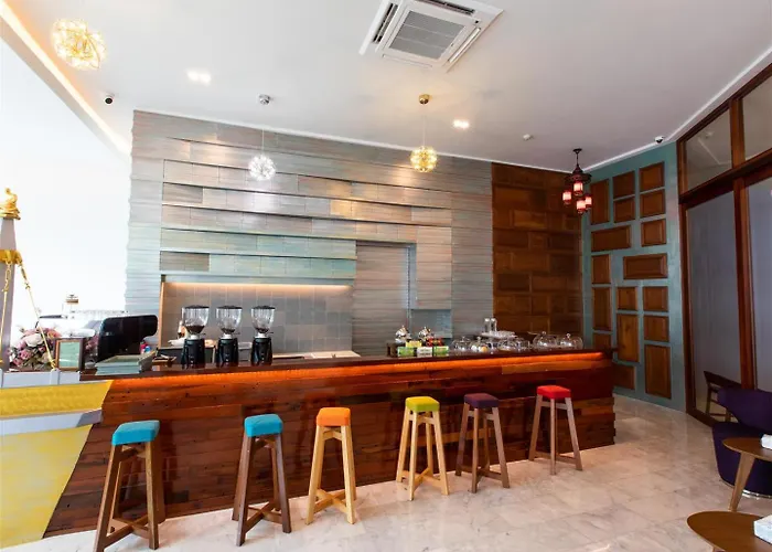 โรงแรมโกลว์ รัตนา เพลส