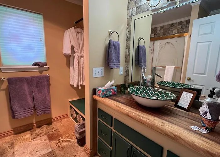 Elkwood Manor Bed & Breakfast