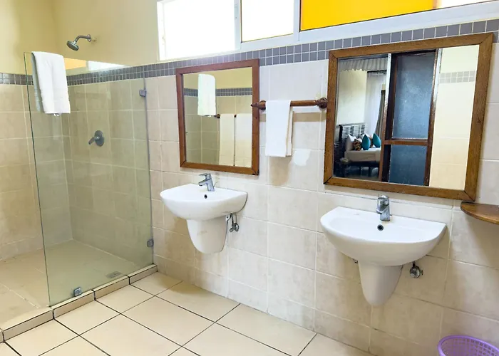 Cityblue Creekside Hotel & Suites