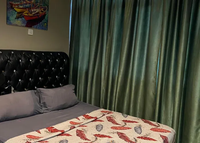 Ghazrins Garuda Hotel