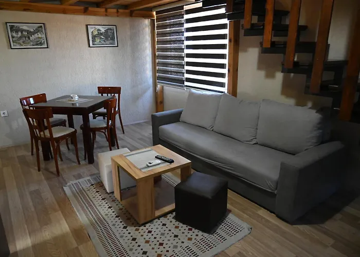 Dionis Rooms & Apartments