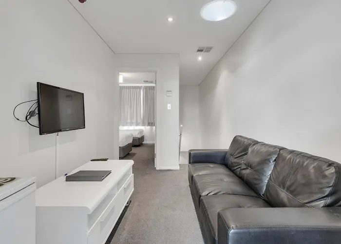 Mawson Lakes Hotel