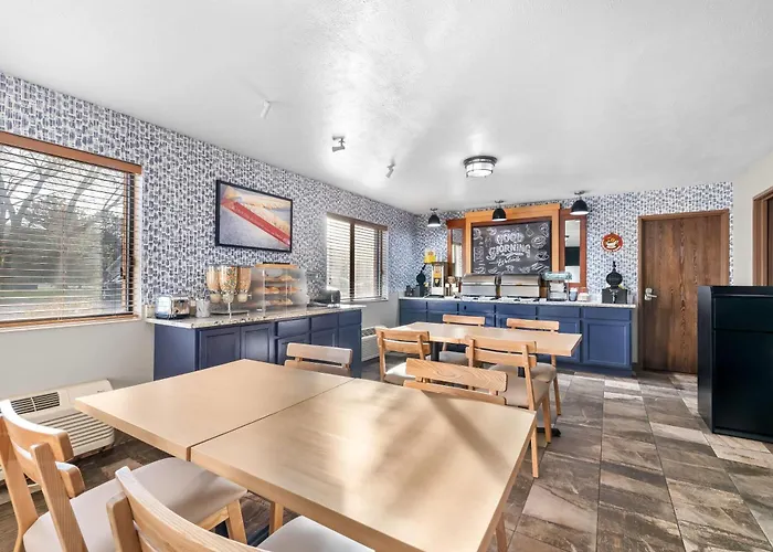 Americinn By Wyndham Delafield-Milwaukee